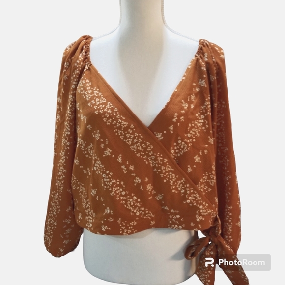 NWT BCBG Paris plus size cropped wrap crossover top, with side tie detail XXL - Picture 2 of 6